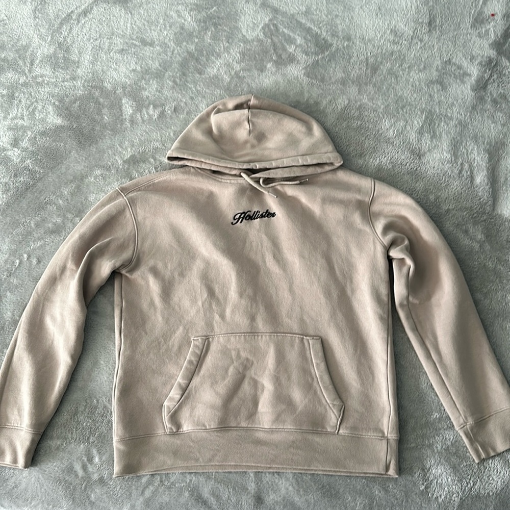 Slightly used tan Hollister hoodie, medium, no stains, washed, relaxed fit.